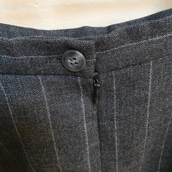 Talbots Grey Pinstripe Wool Skirt 12P - Picture 3 of 4